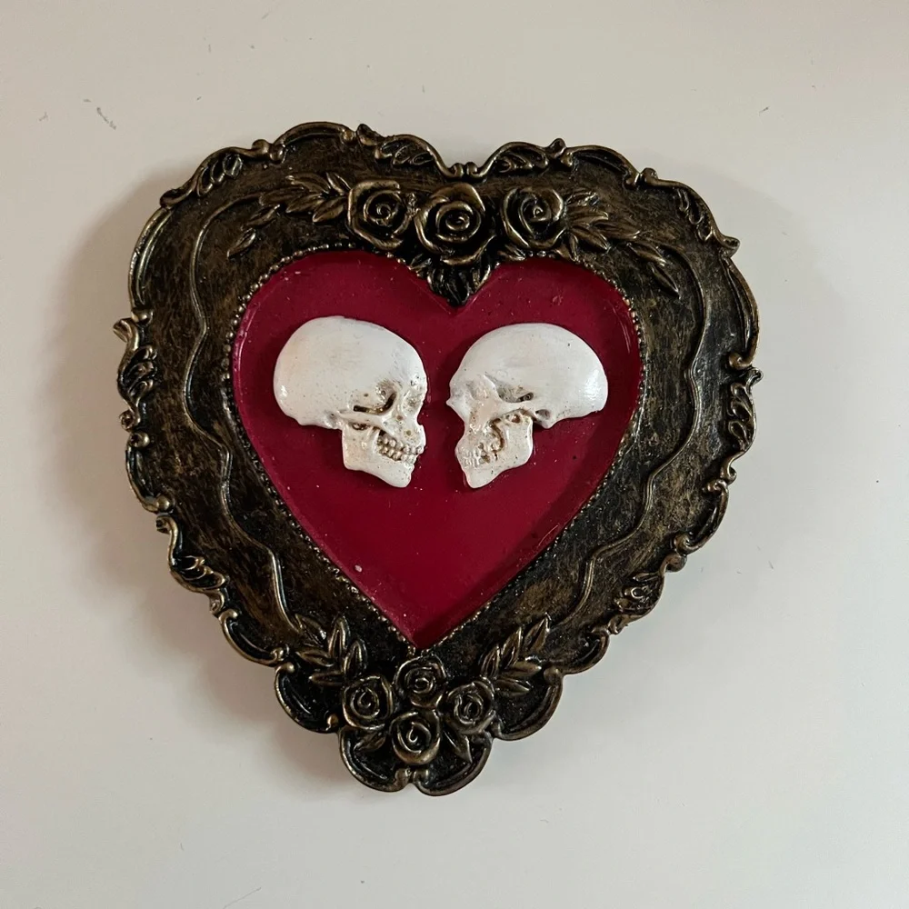 Heart-Shaped Skull Wall Decor - Picture 2 of 5